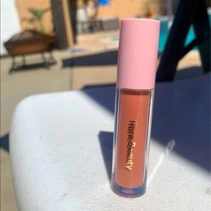 Rare Beauty Liquid Eyeshadow Nearly Neutral